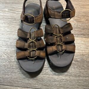 Skechers Brown  leather Strappy Sandals woman’s size 10 (b186)